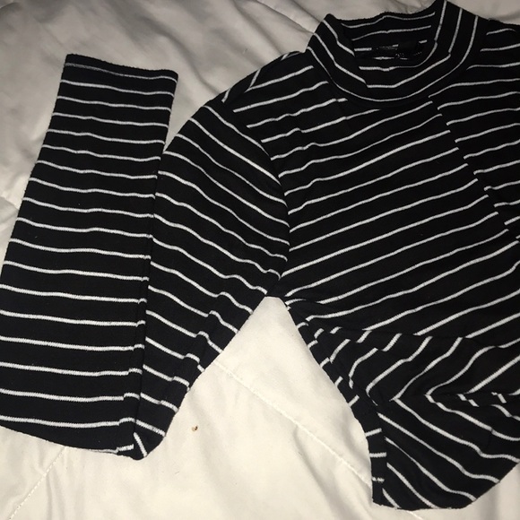 Topshop long sleeve crop top! - Picture 4 of 4